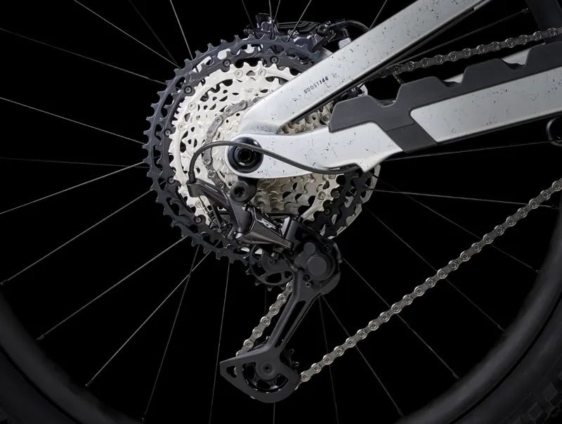 Trek Slash 9.8 XT Gen 6 Full Suspension Mountain Bike 2024 in Argent Drizzle-2